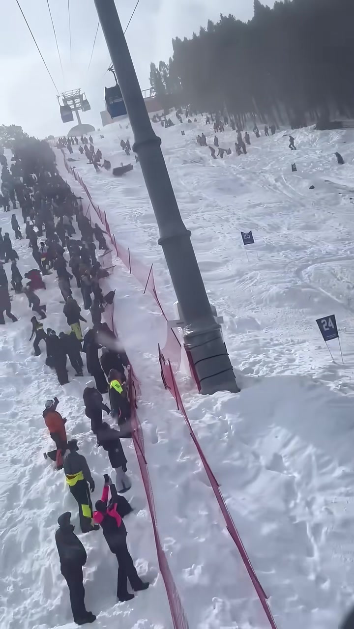 这雪地摩托挺有自己的想法啊