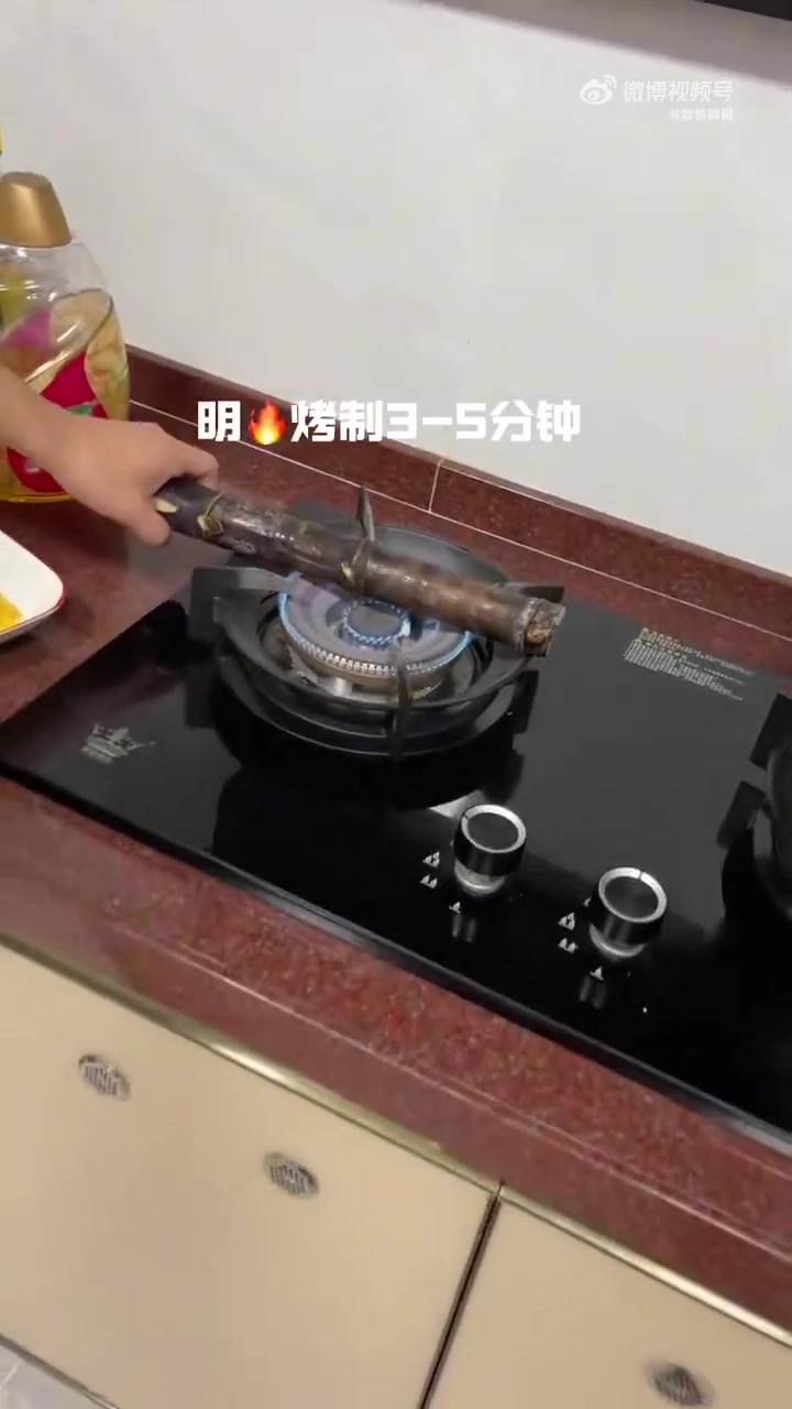 小时候不懂为什么一到冬天妈妈总烤甘蔗给我吃