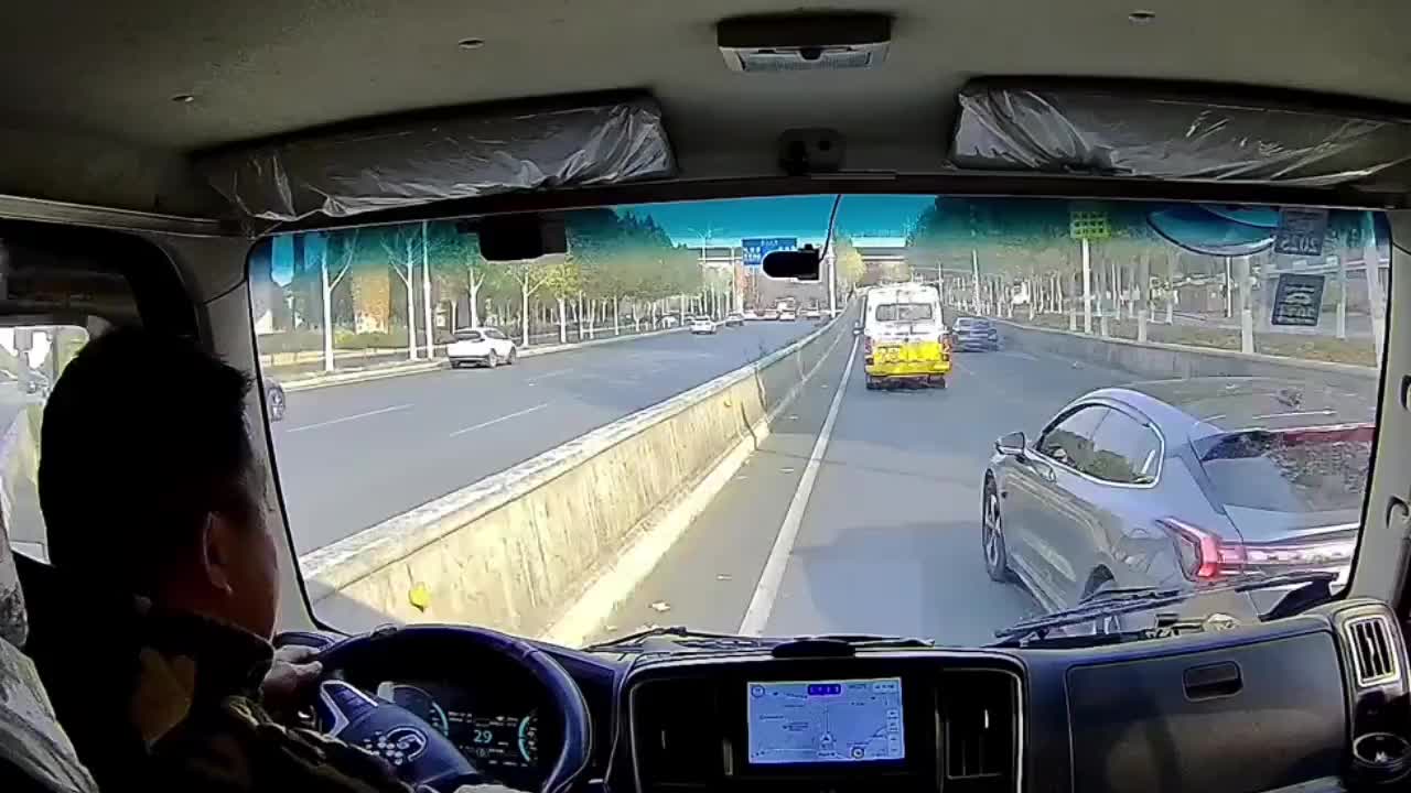 小车喜提全责啊！