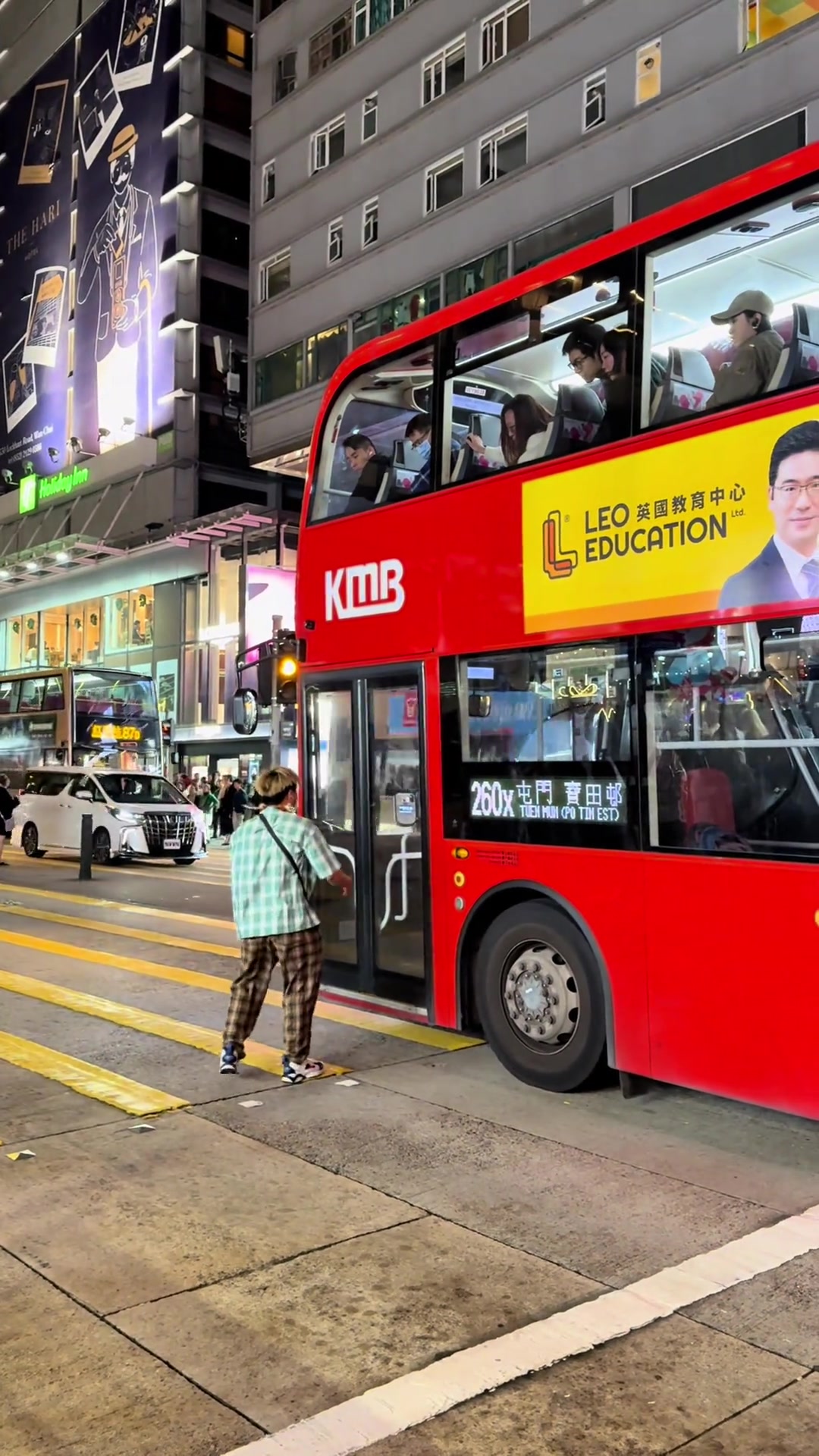 港仔硬核追巴士未果破口大骂：我X累老某啊！