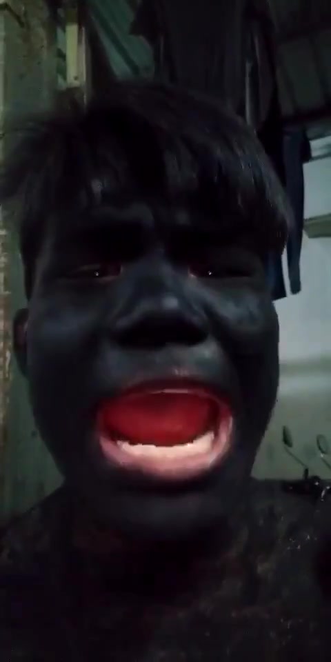 哥们儿是烧到多少度了烧得和炭似的