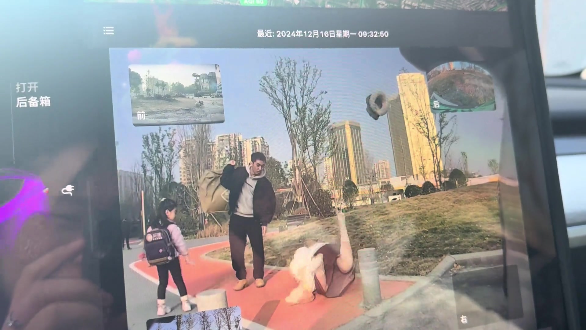 别的不说，为了不让宝宝受伤，妈妈反应真快