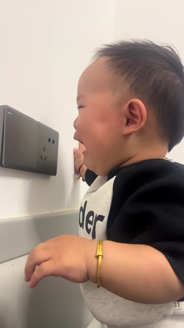 看把孩子吓得原谅我不厚道的笑了