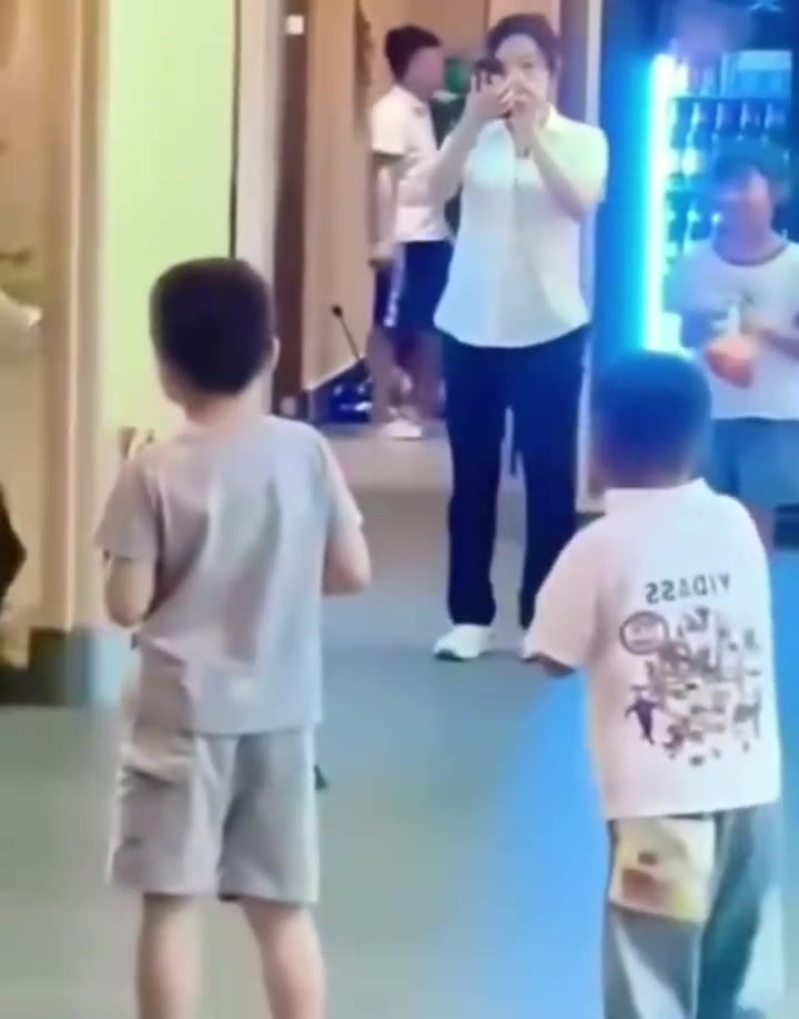 小孩哥：突然，就脑子一热