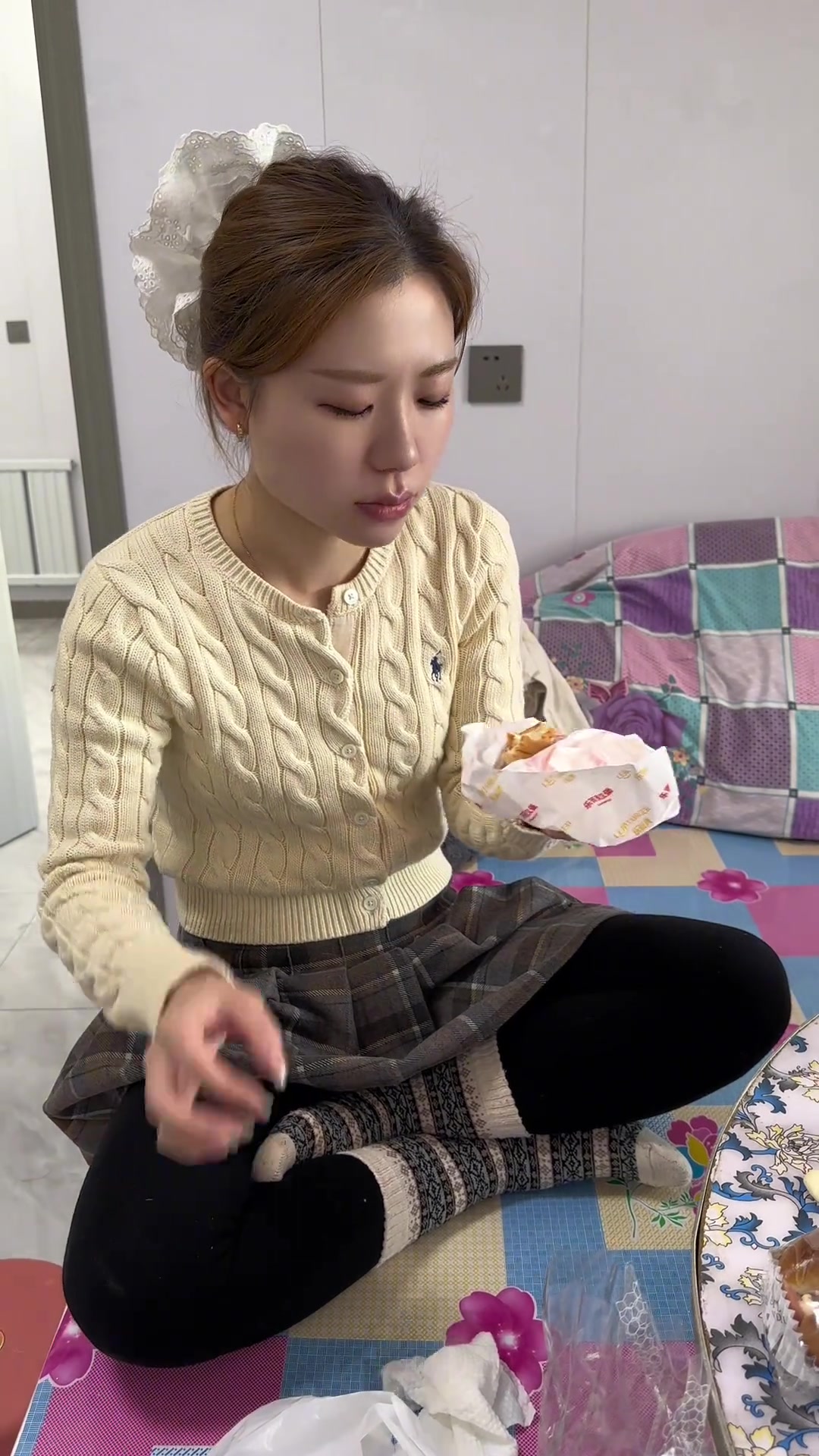 娶日本媳妇的后果孩子太不容易了，哭都得双语回答