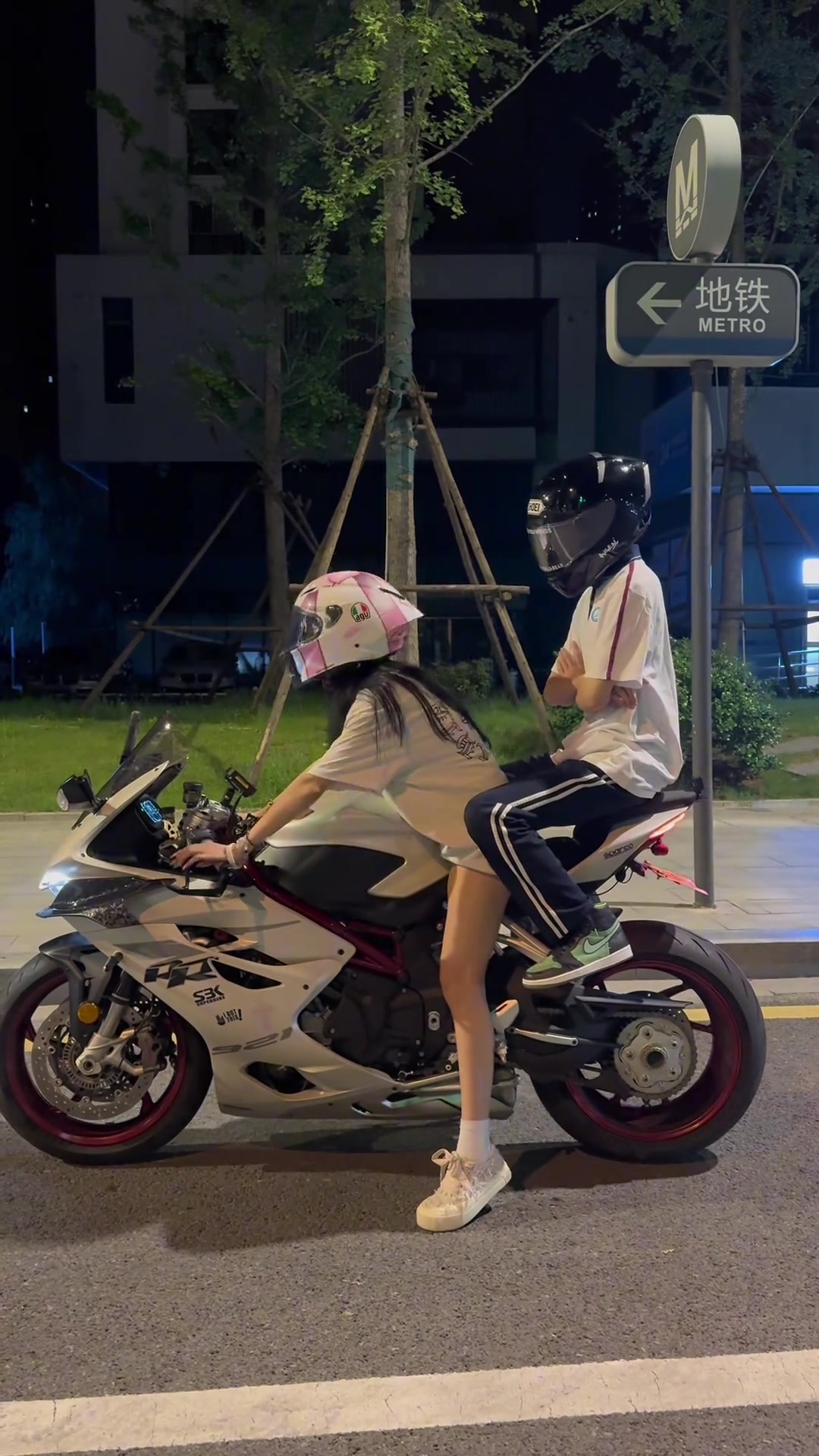弟弟说下次放学再也不要我接他了