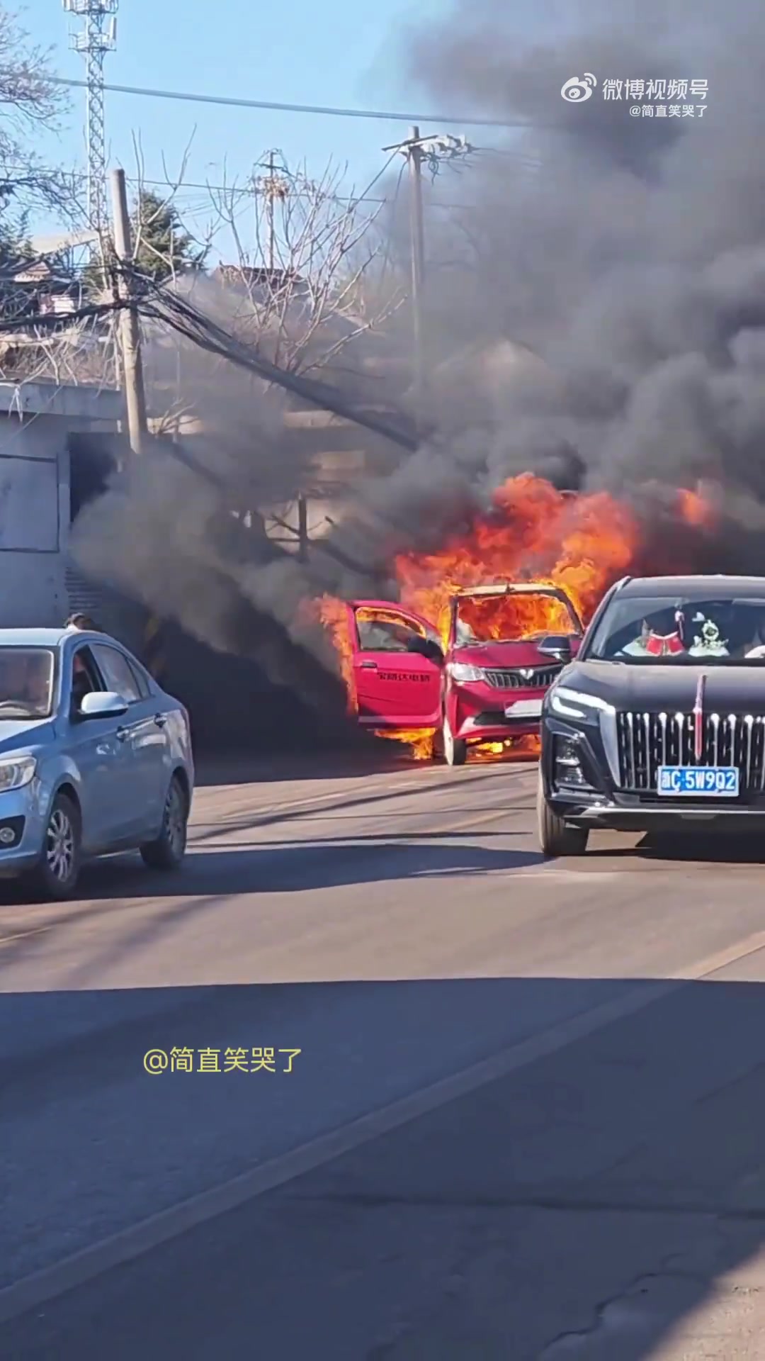 老头乐发生自燃后无人驾驶，太危险了