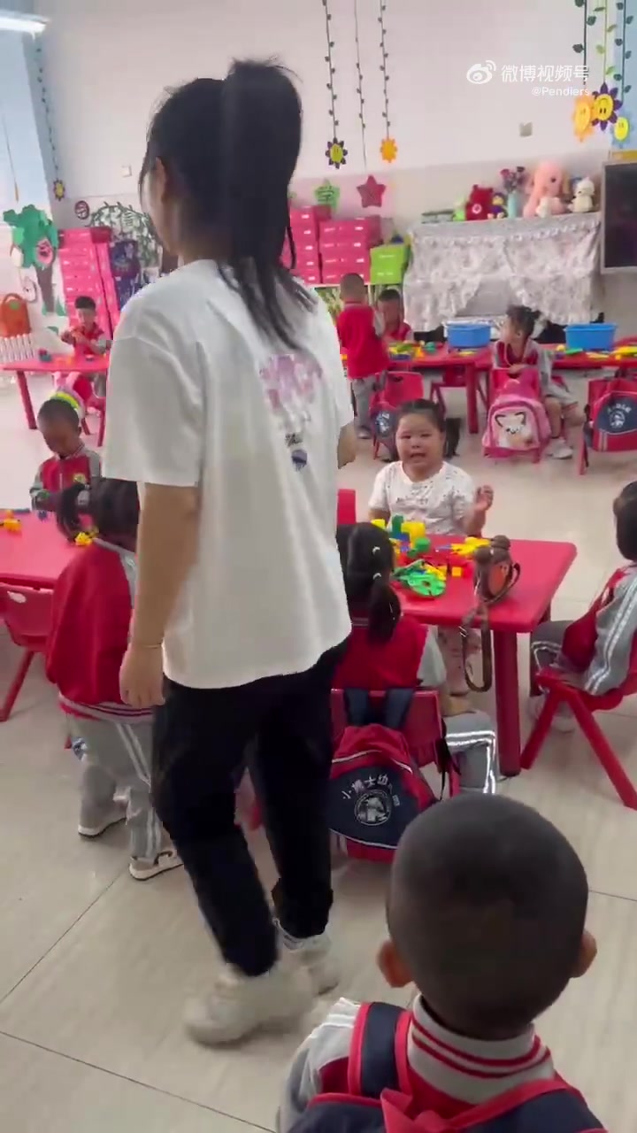第一天上幼儿园就知道她强得可怕