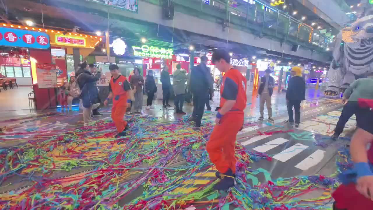 惊现人工扫地机器人！