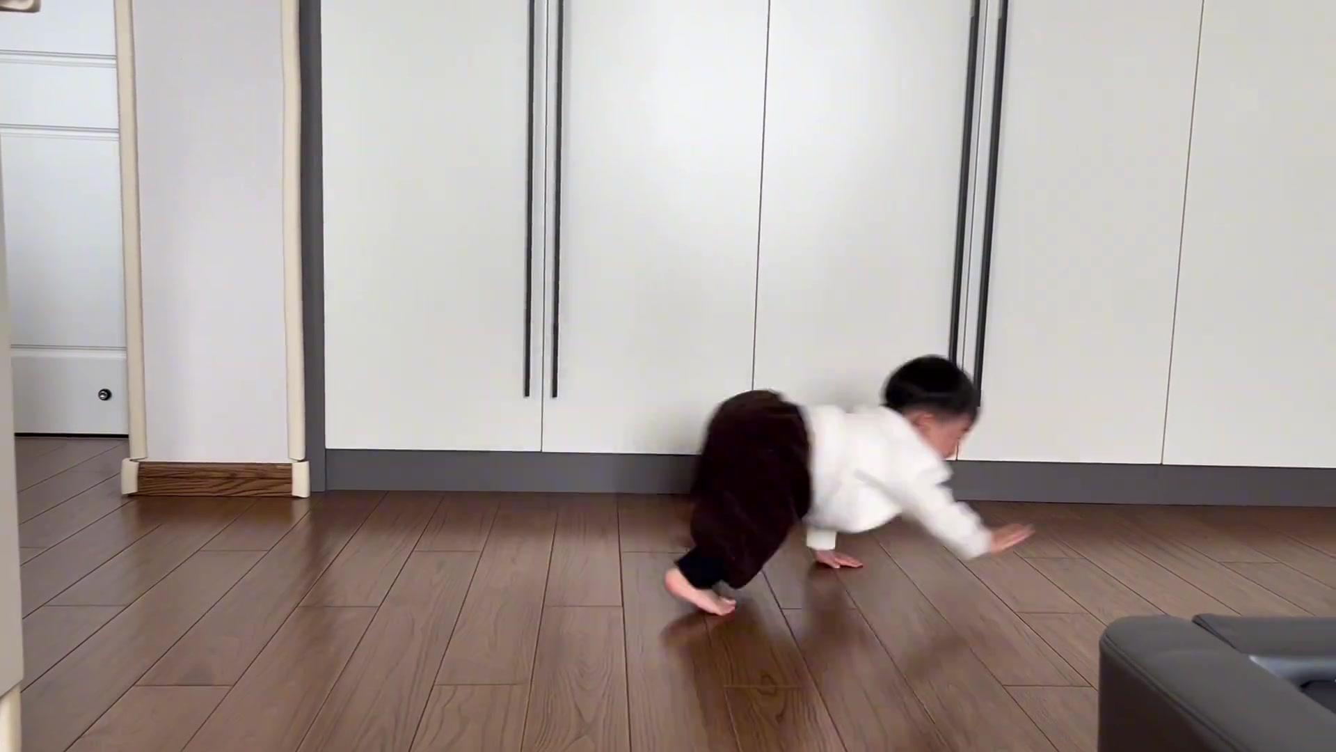 楼下邻居不知道以为你家里养了只狗呢