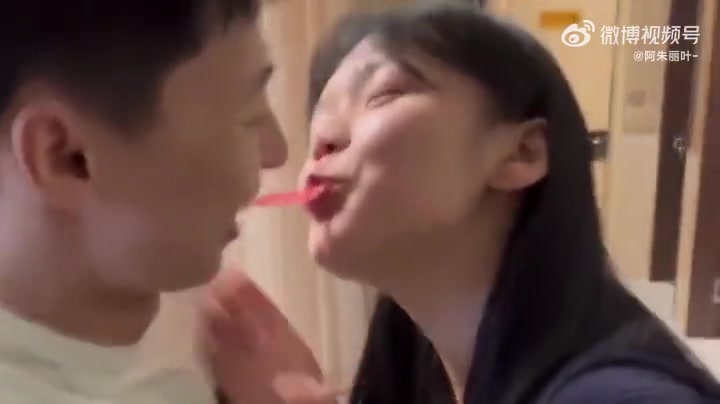 这女的感觉要吃人的样子！！