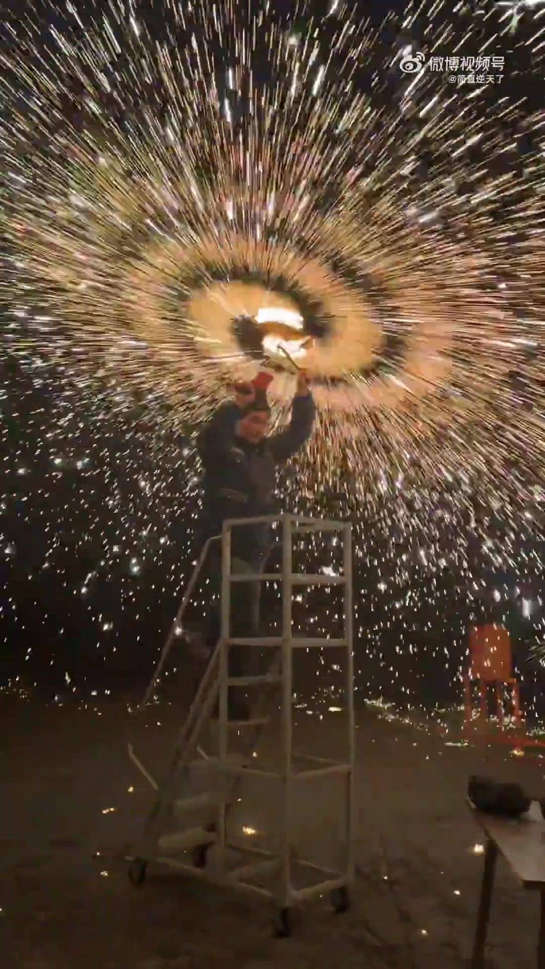 现代版电钻打铁花，有被震撼到！
