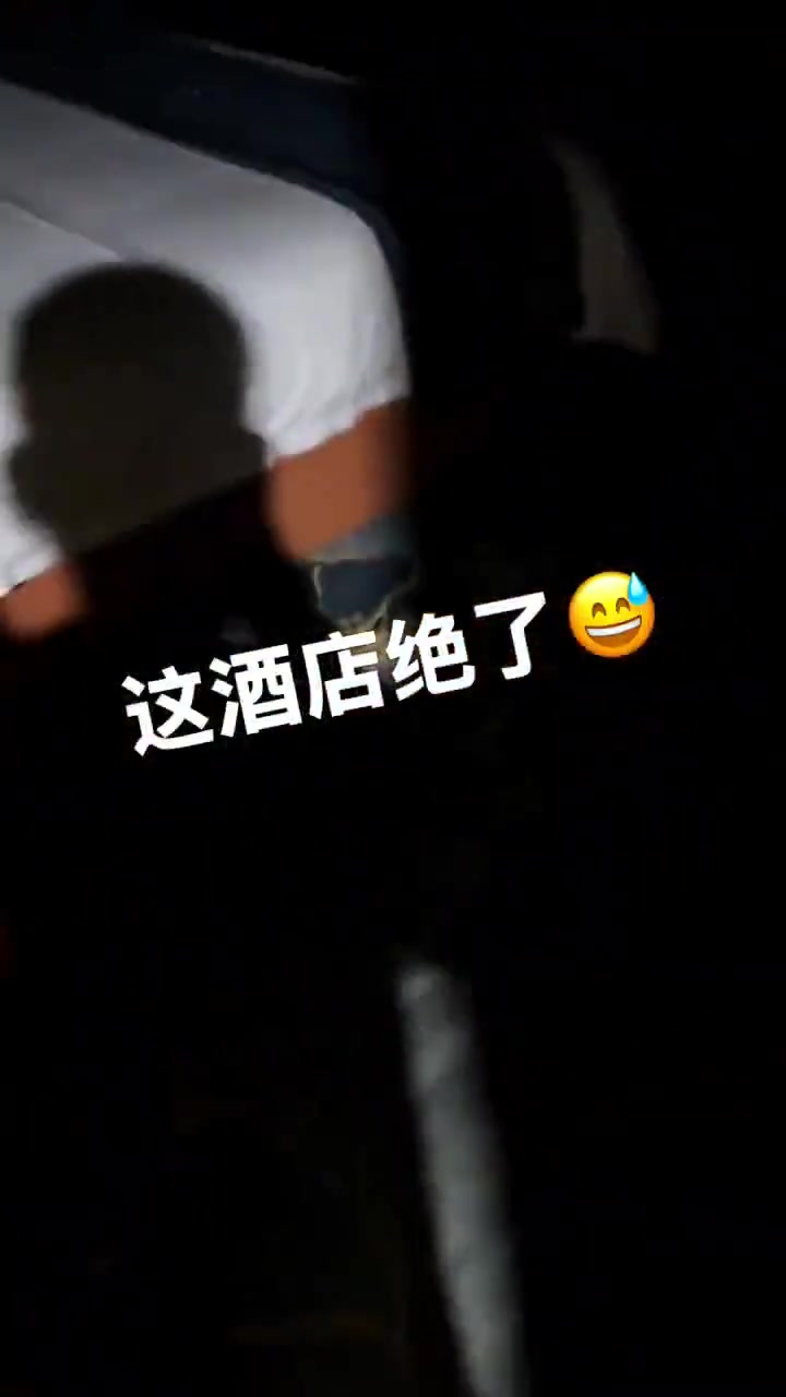 睡一半起来唱歌吧，要不然总感觉亏了