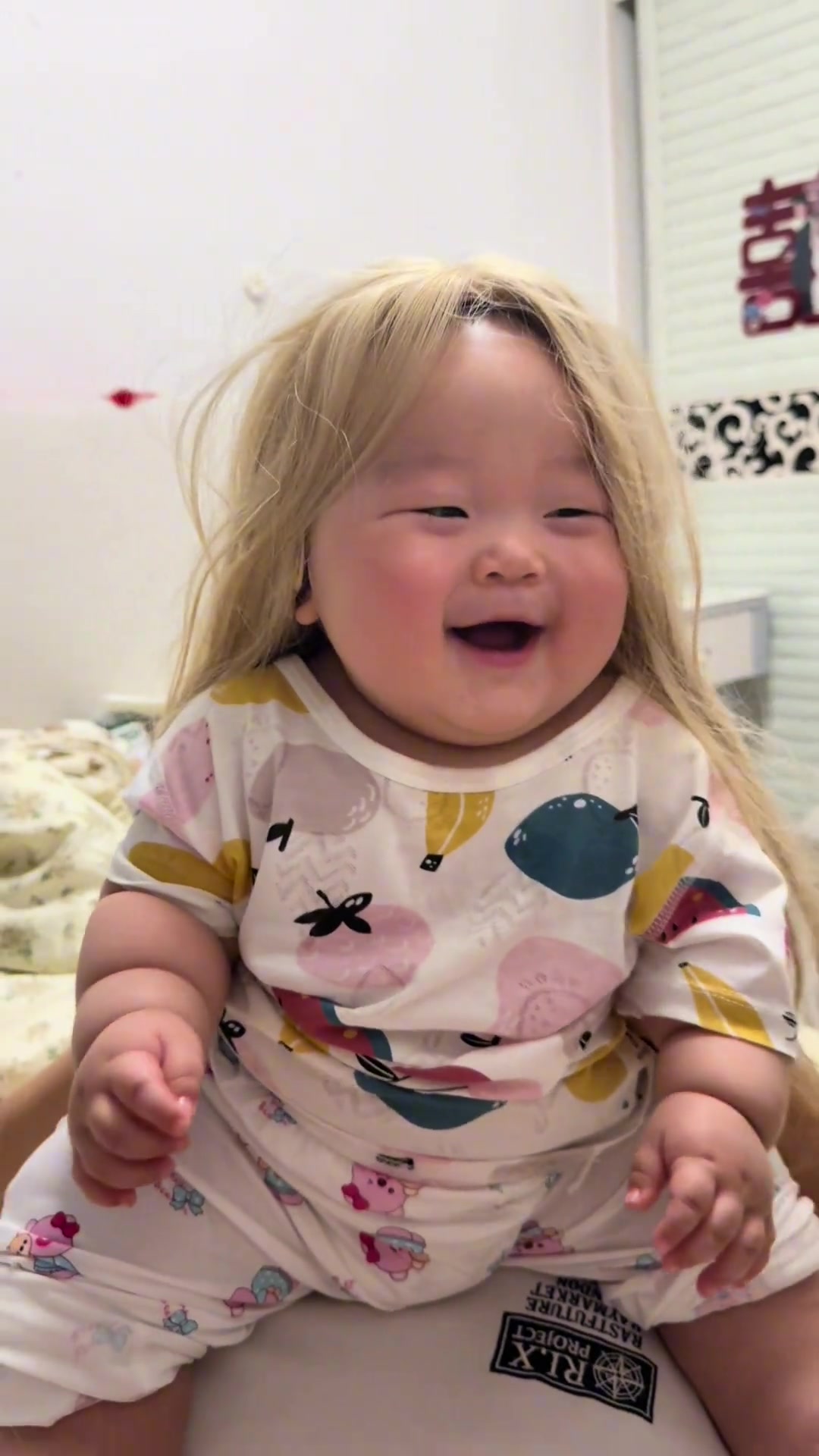 给儿子戴上假发，也是圆了爸爸的女儿梦