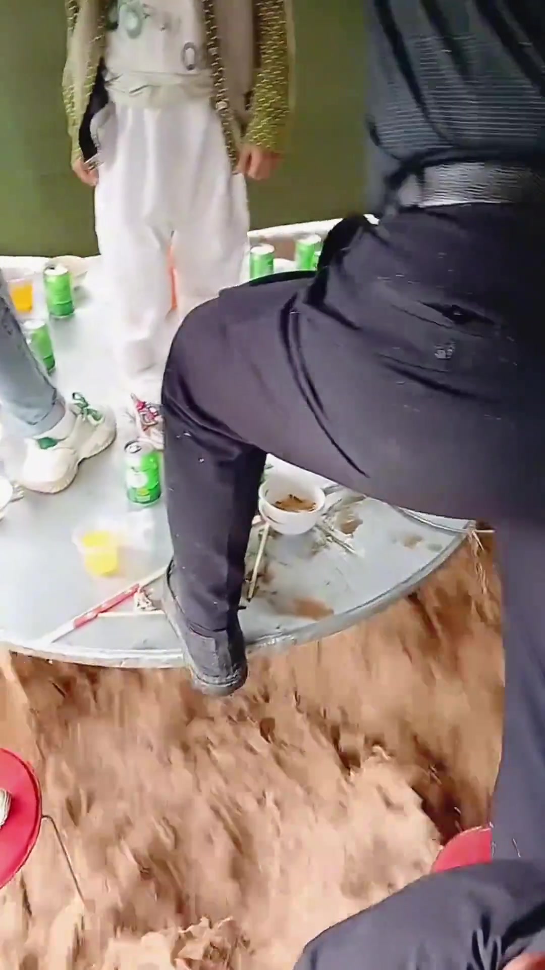 这才是真正的流水席！一开始还以为坐火车呢