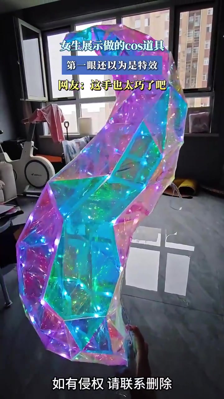 女生cos道具似特效！第一眼以為特效