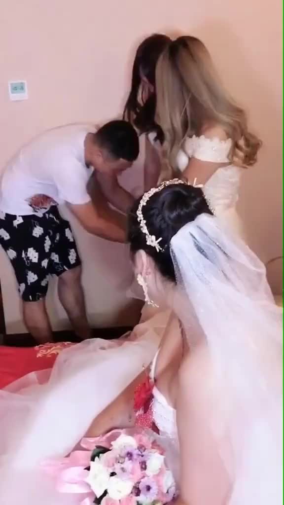 伴郎這是乘著找鞋各種摸伴娘啊
