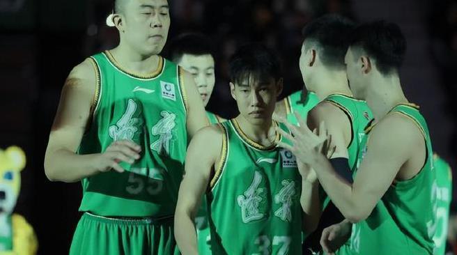 哪有天生的优秀!辽篮新星休赛期身材变化太夸张一点不输付豪