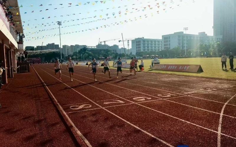 “身上有汗眼里有光”,深圳市中小学生田径比赛激战正酣