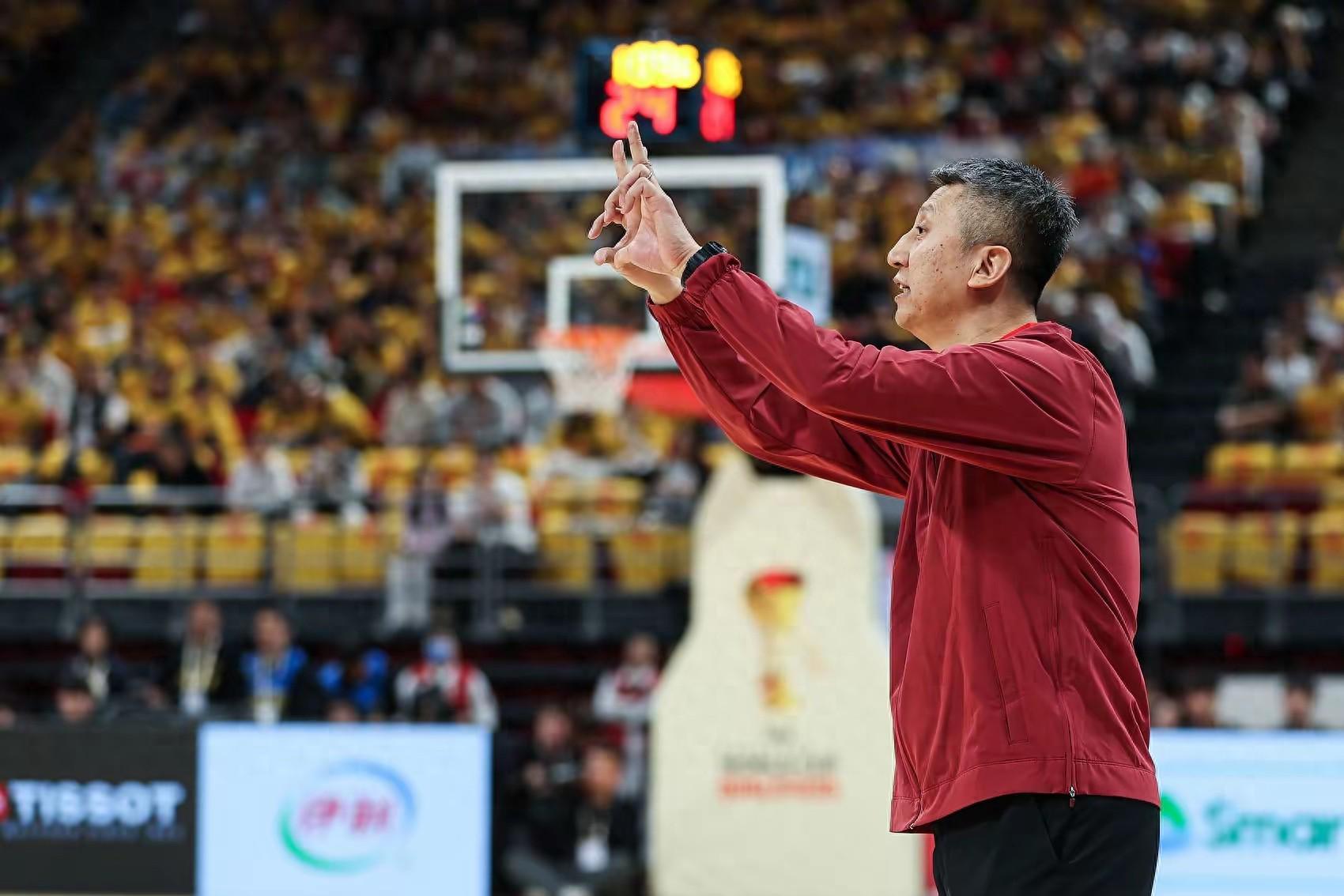 中国男篮两连败1天后就地解散，郭士强回京复命，或开启球员清洗