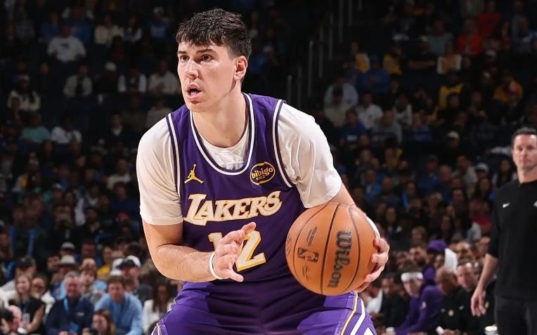 再次打出灾难级表现！再这样下去湖人