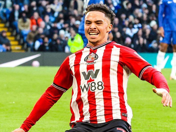 英超2大冷門！利物浦4連敗掉隊(duì)，黑馬絕殺切爾西，17分緊追阿森納