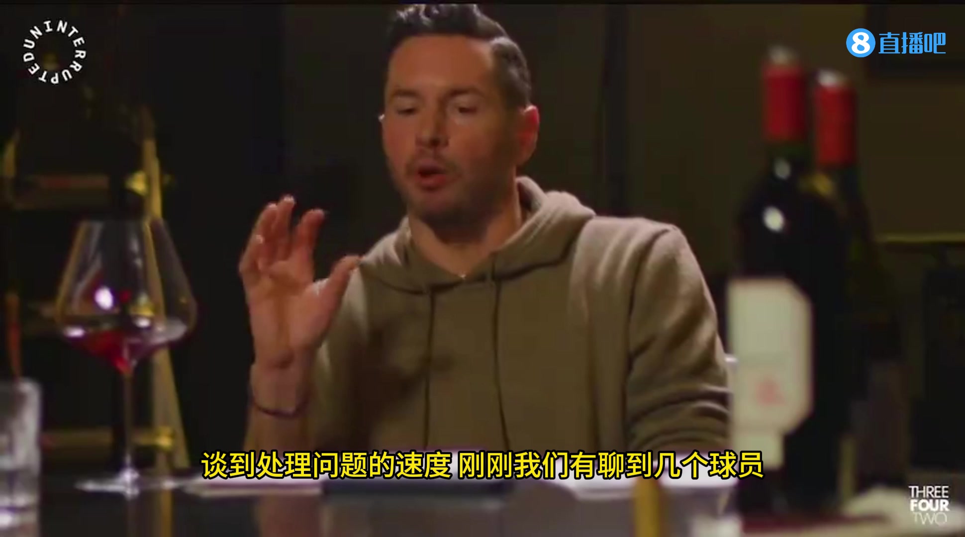 湖人球迷也这么想！詹姆斯：以隆多的篮球智商，我一直很奇怪他为什么不做教练