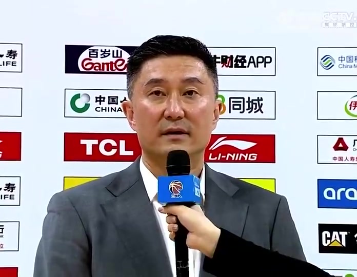 杜锋：我们阵容正在新老交替，赵戌宏是四支队都不要的球员，到现在能保持这成绩很不容易