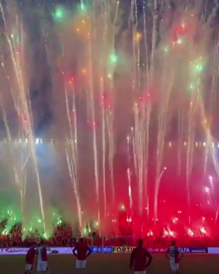 布拉格斯拉维亚看台震撼烟花秀