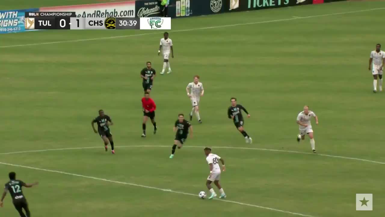 轻巧绝妙！美足联中场托雷斯半场吊射