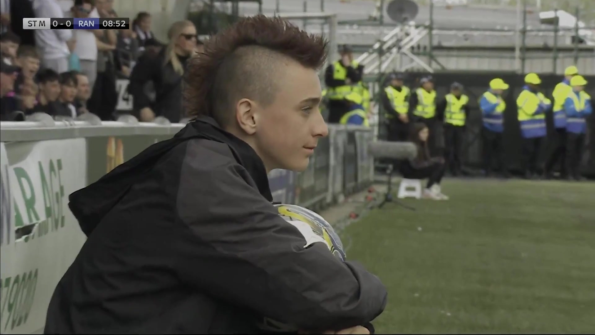 苏超小球童搞盘外招，被主裁判要求替换下场