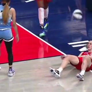 WNBA新状元是真惨，对手各种不讲武德