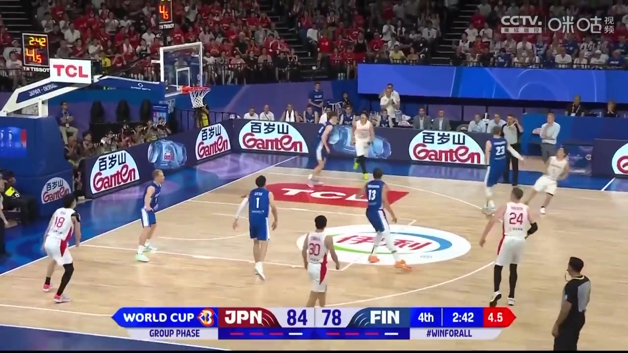 去年世界杯,1米72的河村勇辉单挑2米13的马尔卡宁,打进关键三分!