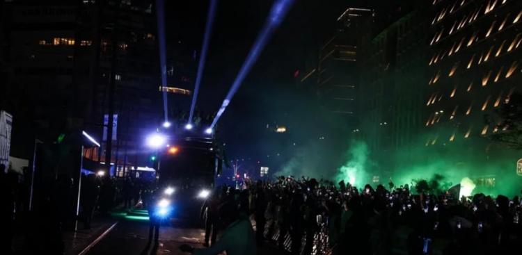 记录报：葡体夺冠庆祝活动发生悲剧，一名球迷被警方子弹击中失明