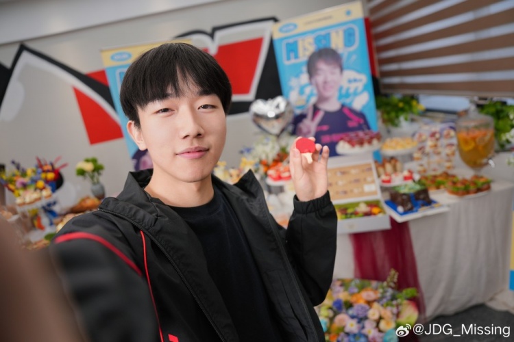 Missing答谢粉丝：谢谢大家的生日礼物和祝福！我会继续加油的！