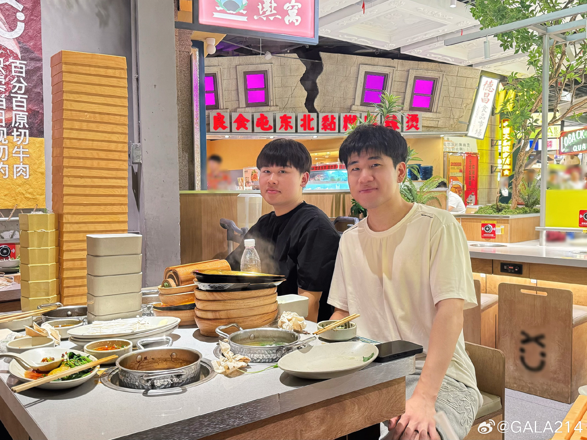 GALA分享休賽假期照片：和Wei聚餐、健身房、戶外烤肉