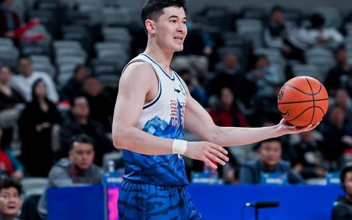 升联赛第一！孙铭徽19分广厦逆转新疆胡金秋16分塔克26+6+7