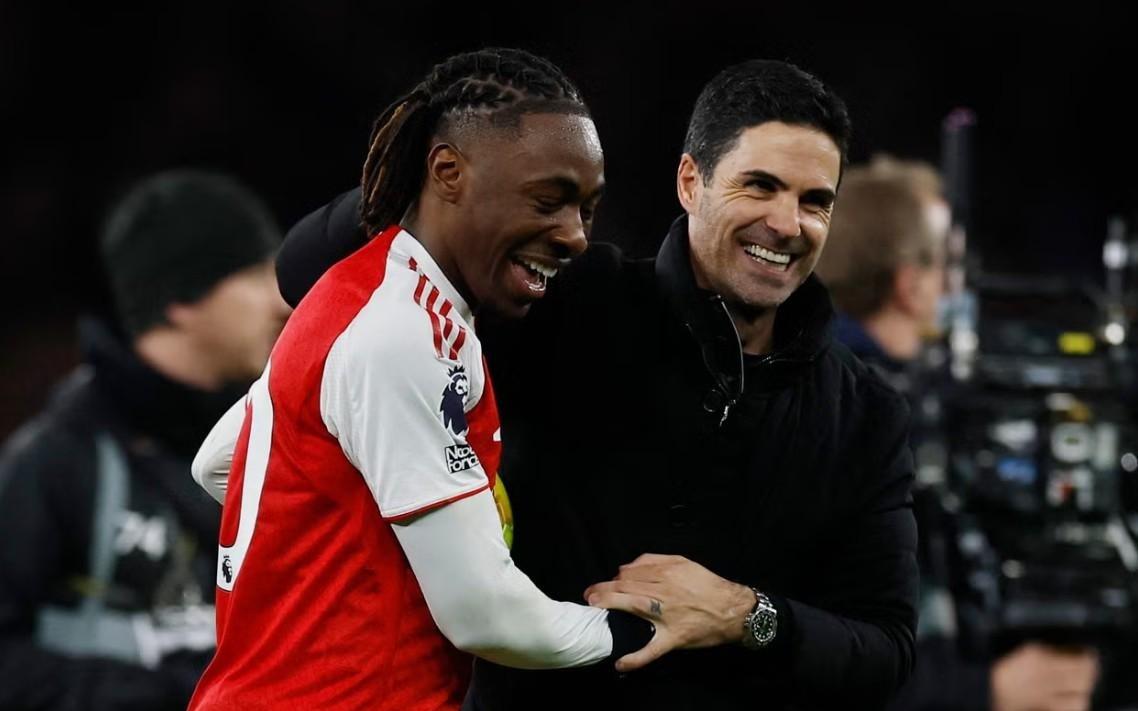 独立报：埃泽刚加盟时较拘谨，放在左侧进攻位置能发挥创造力