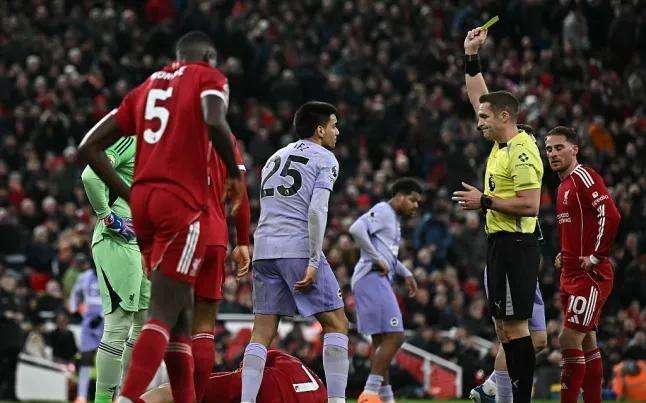 舍伍德：迭戈戈麦斯应该被红牌罚下，他不是冲着球去的