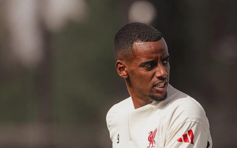 欧文:伊萨克上赛季就是世界顶级中锋,利物浦想要他并不意外