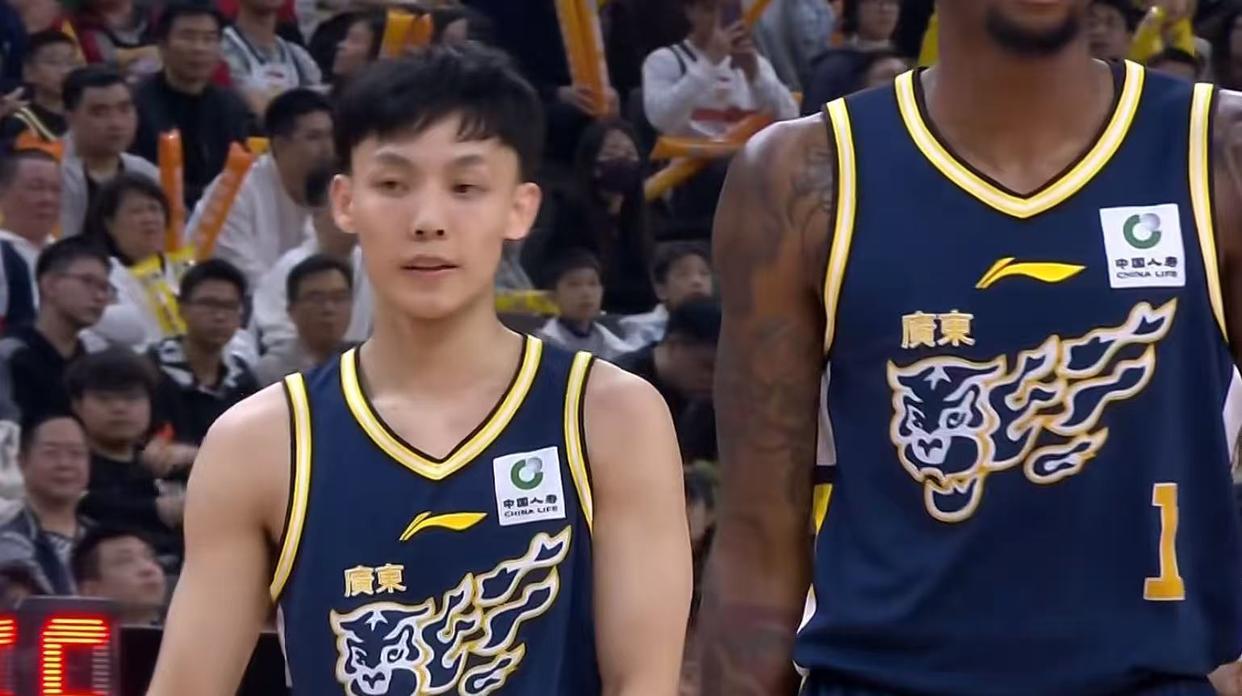 挤走胡明轩+取代徐杰！广东锋线奇兵确认上位，杜锋下课倒计时