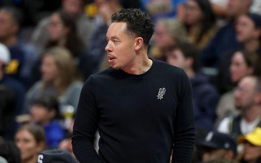 马刺主帅谈晋级：球员们很兴奋我们击败了一些强队才做到这一点