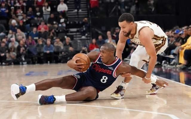 无耻黑哨！科尔怒喷裁判被驱逐！库里6犯离场，快船逃过一劫