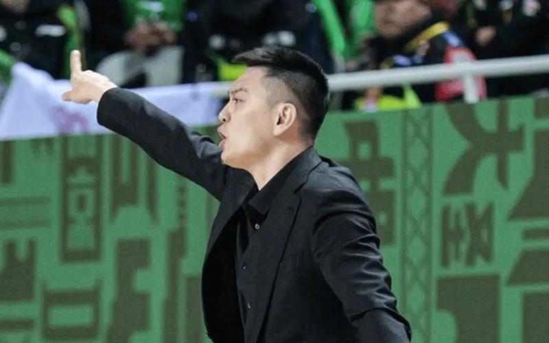 胜同曦发布会！杨鸣不满三分18%，点赞王岚嵚作用，亲承逐步磨合