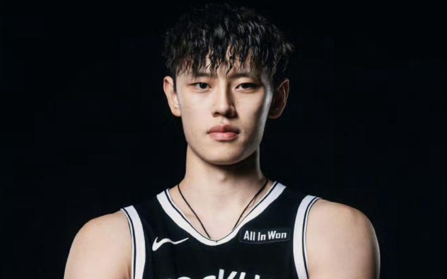 领先40分都不用曾凡博空坐板凳,篮网队太过分了