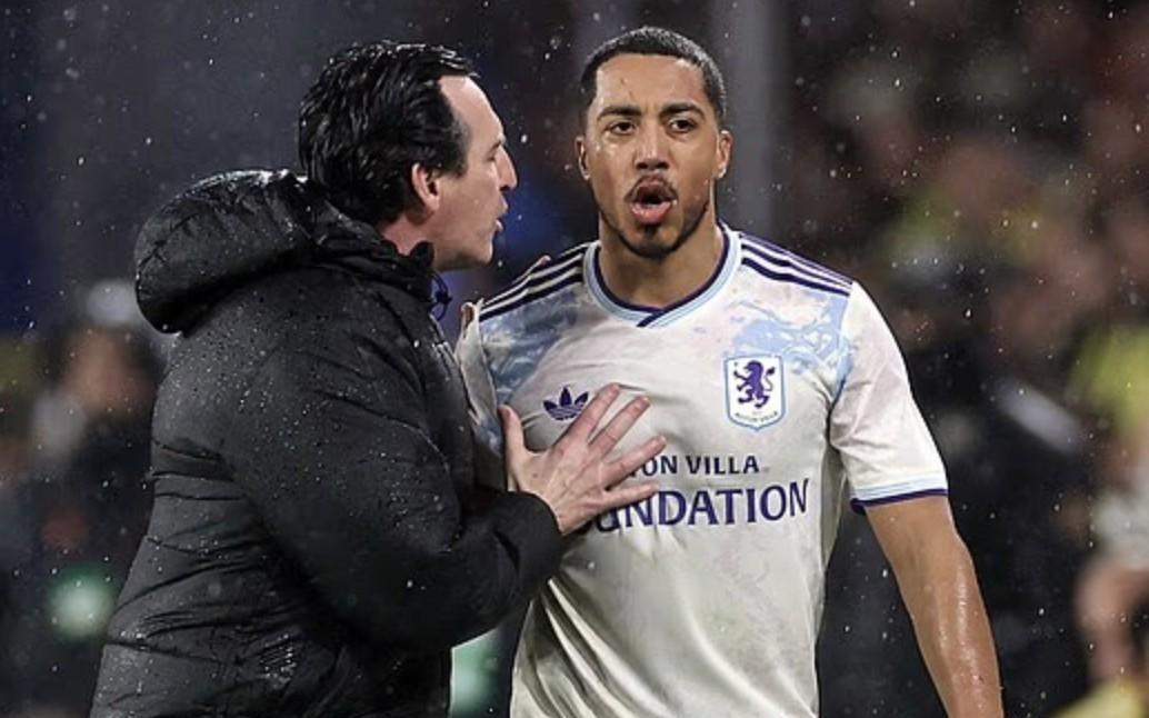 这是怎么了埃梅里推搡了被换下的蒂勒曼斯并对他怒吼