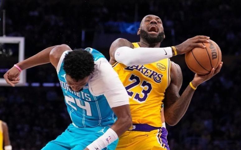 爆冷！湖人惨败东部鱼腩！詹姆斯创历史第一，东契奇空砍39分4助