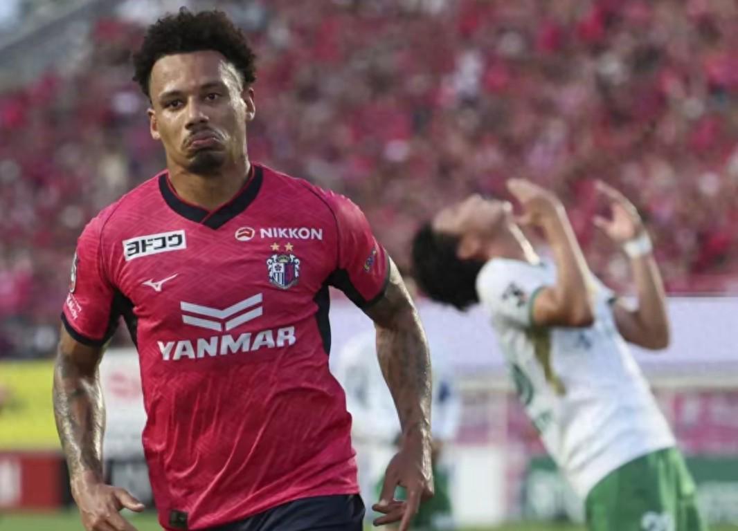 特谢拉马纳法续约！申花球迷不满：继续混日子，新年第一天就添堵