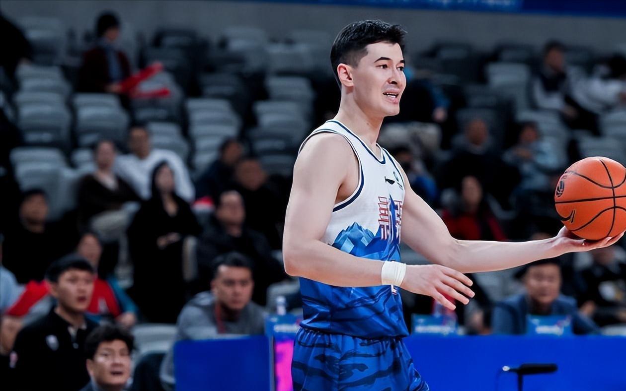 2分、0分!CBA顶薪前锋断崖式下滑,两年前还是常规赛MVP