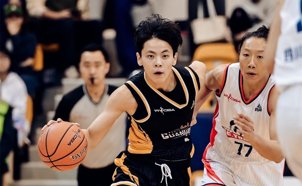 5胜0负唯一不败！中国女篮23岁1米83王牌蜕变：轰23+7+6无愧新核